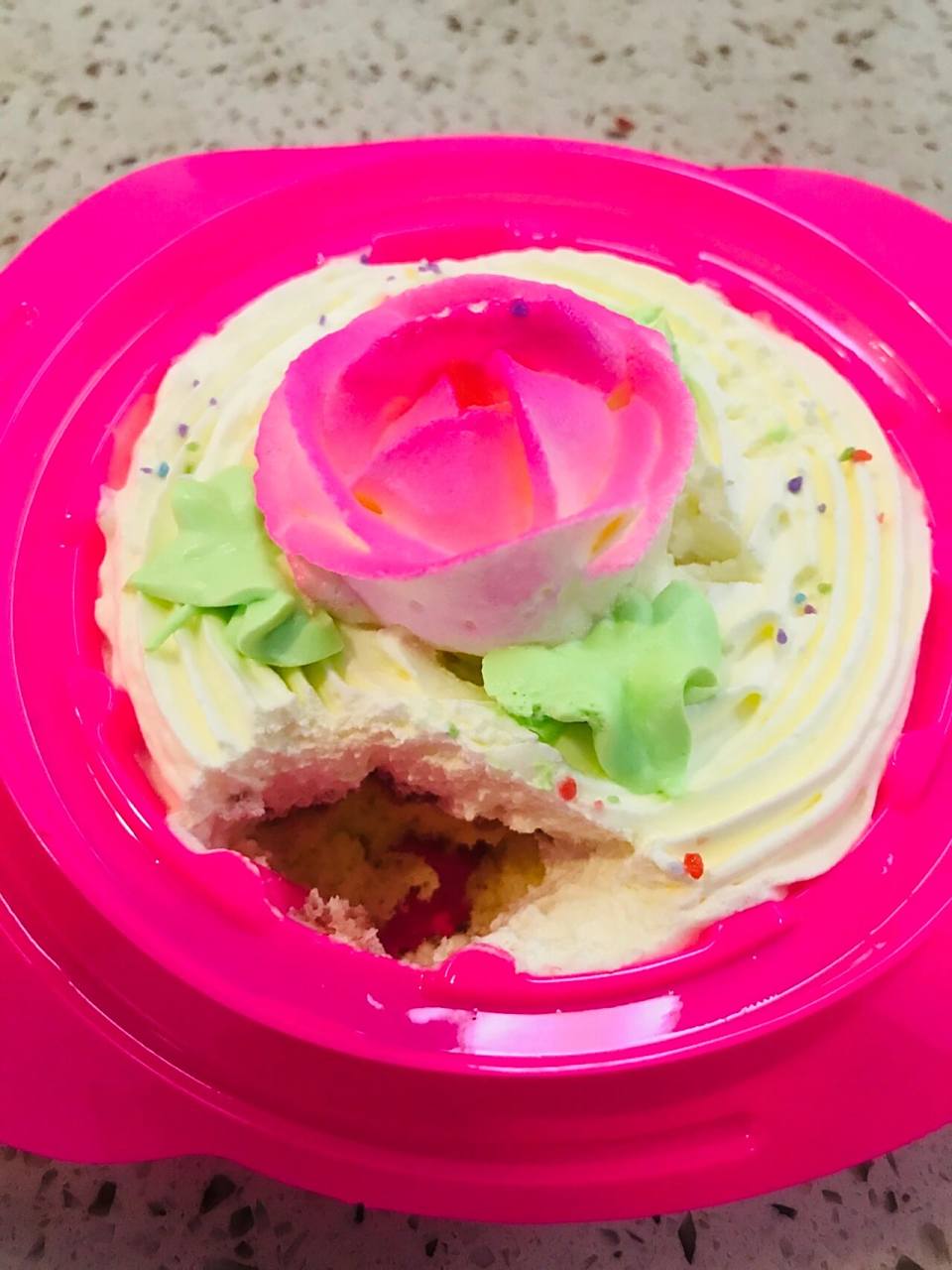 80后记忆中的小蛋糕 听说好利来30周年推出了这款满满童年记忆的蛋糕