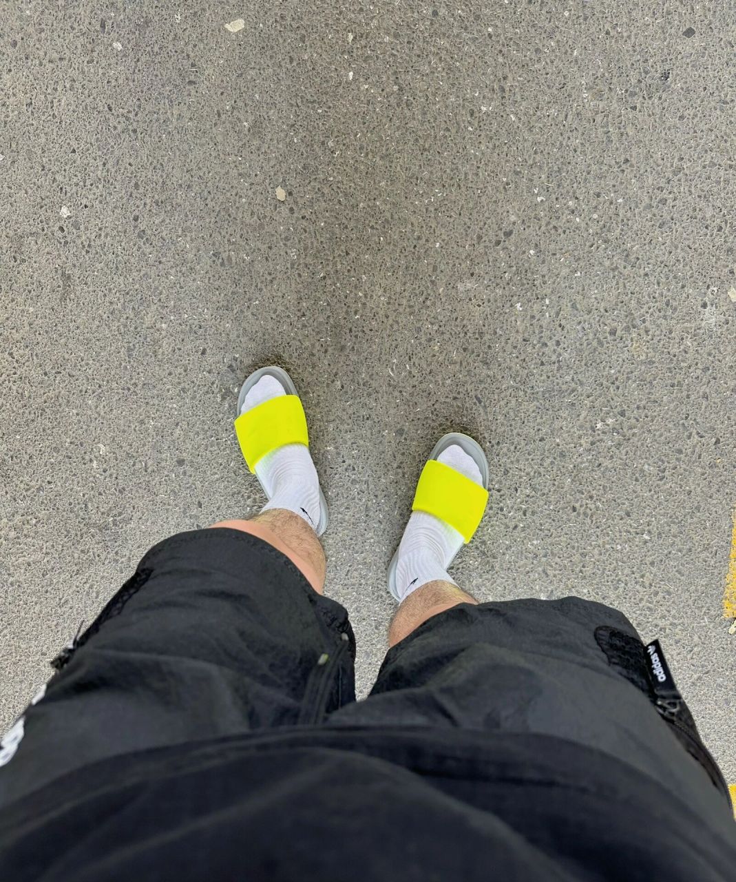 白袜好看 不太喜欢白袜的我为了这双拖鞋还是选择穿了白袜