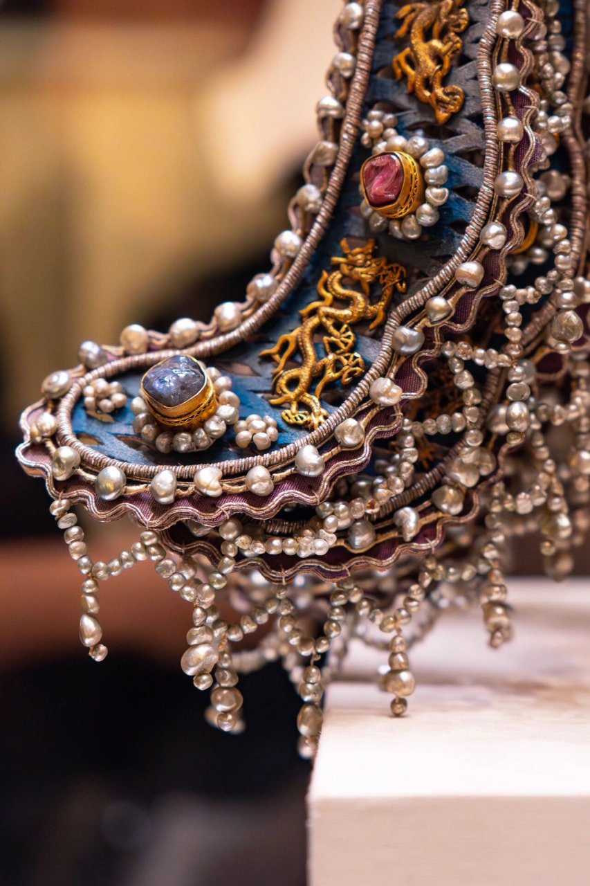 国家博物馆孝端皇后凤冠 明孝端皇后九龙九凤冠 点翠金凤,天然红宝石