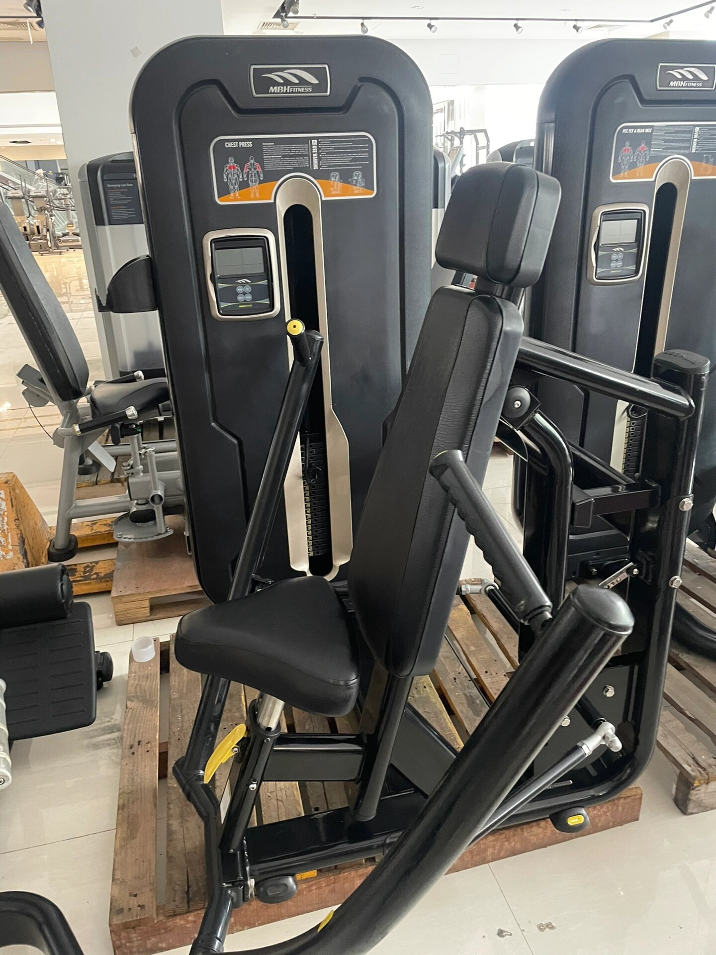 mbh迈宝赫 迈宝赫健身器械一套 功能:坐姿推胸 蝴蝶夹胸 坐姿推肩