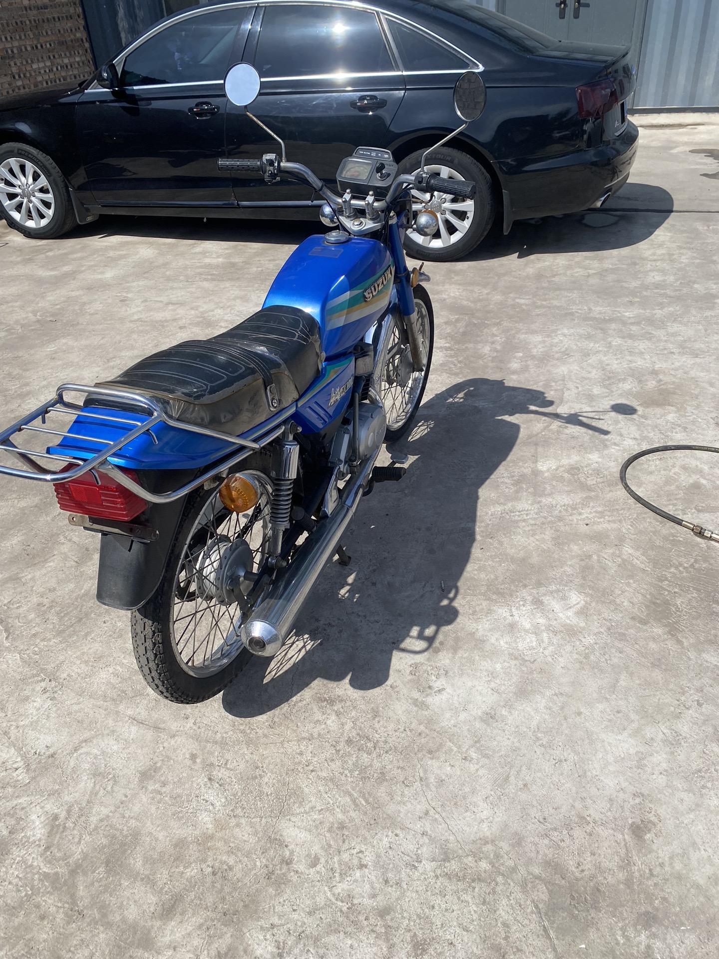 99年金城铃木,ax100前后原车轮胎,原车钥匙,e103进口发动机,轻松上100