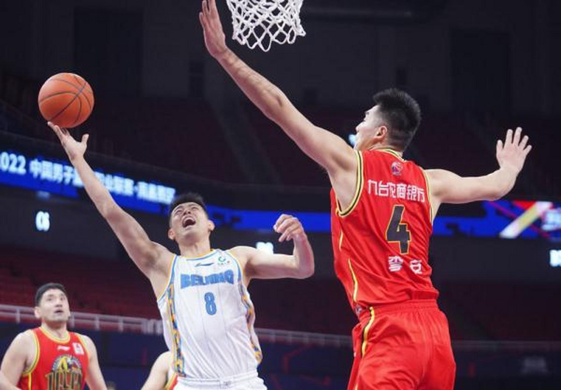 北京首钢输在对琼斯的防守上 13让琼斯拿了个三双,自己有得分又有