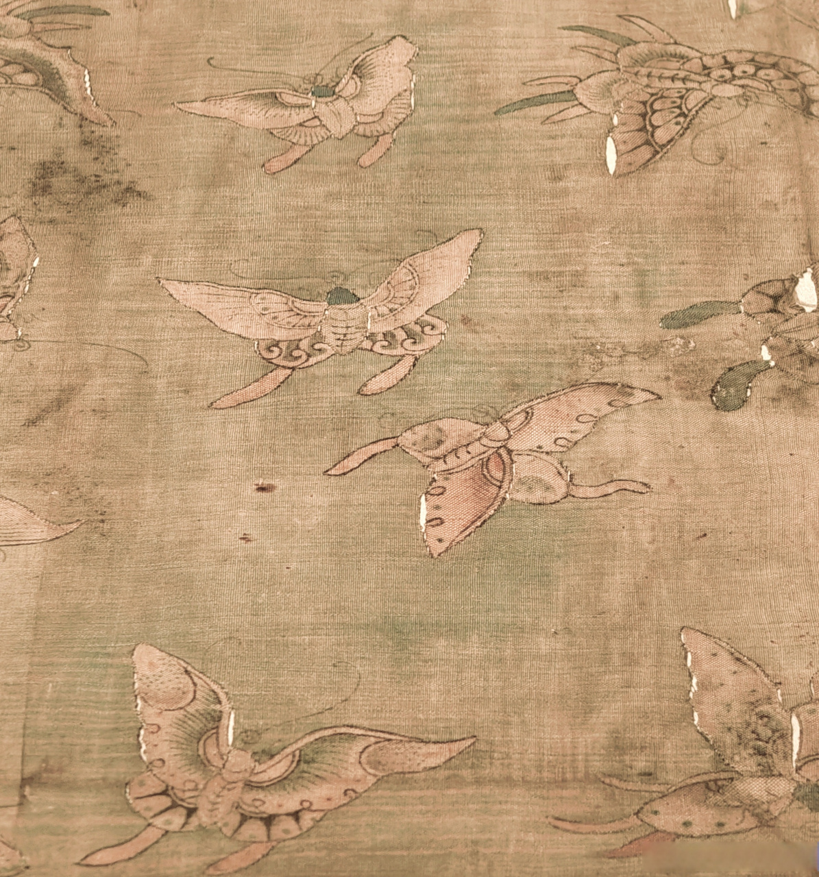 云赏析】唐代纺织业  >> 唐 蝴蝶缂丝残片,天津博物馆藏  唐代织锦
