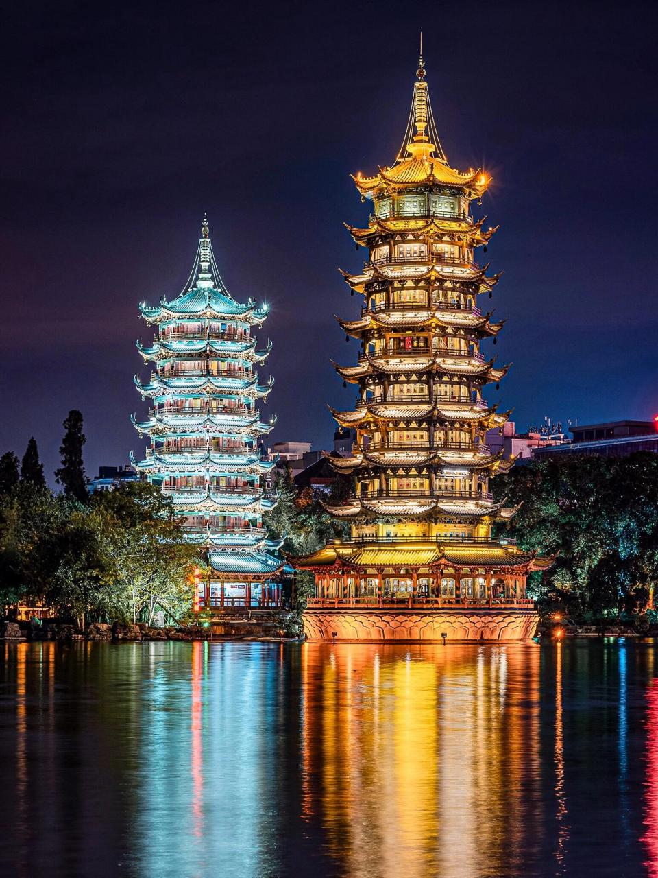 在桂林被日月塔震惊了! 真正的日月同辉!中式美学真的太绝了!