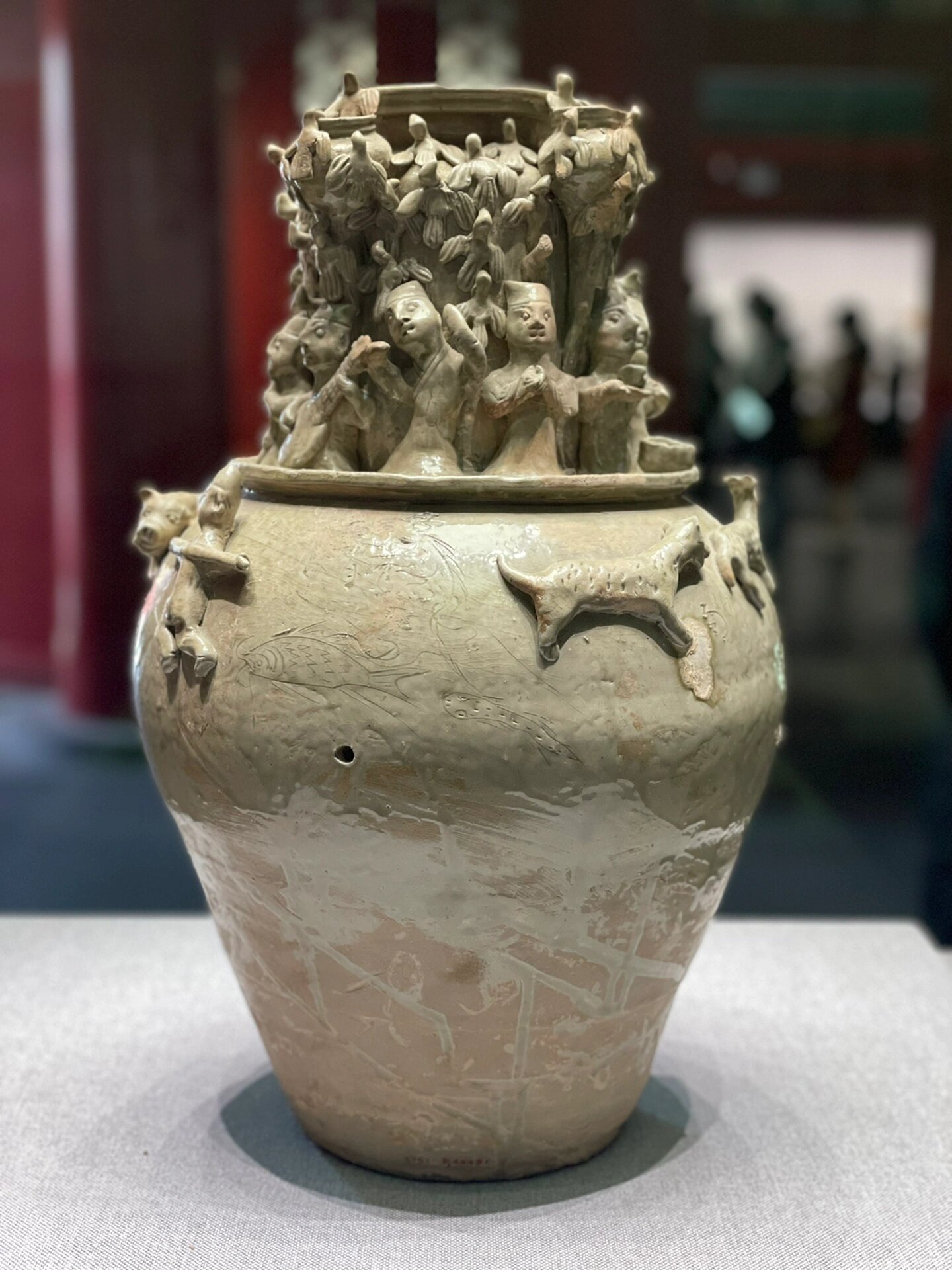 故宫博物院9215止出国的三国青釉堆塑谷仓罐 06三国青釉堆塑