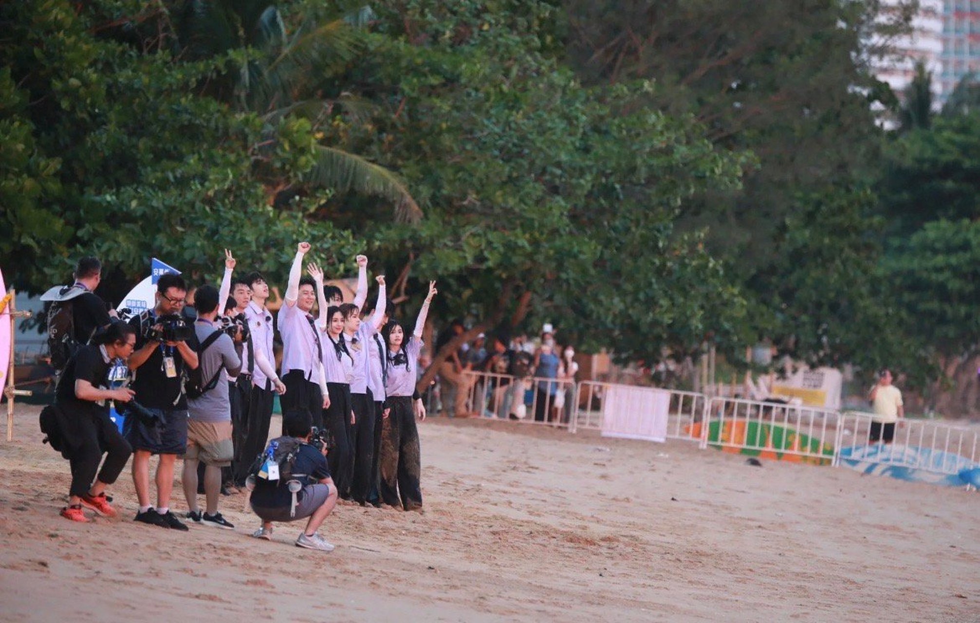 奔跑吧海边背影合照##奔跑吧海边大合照#  奔跑吧海边背影合照92