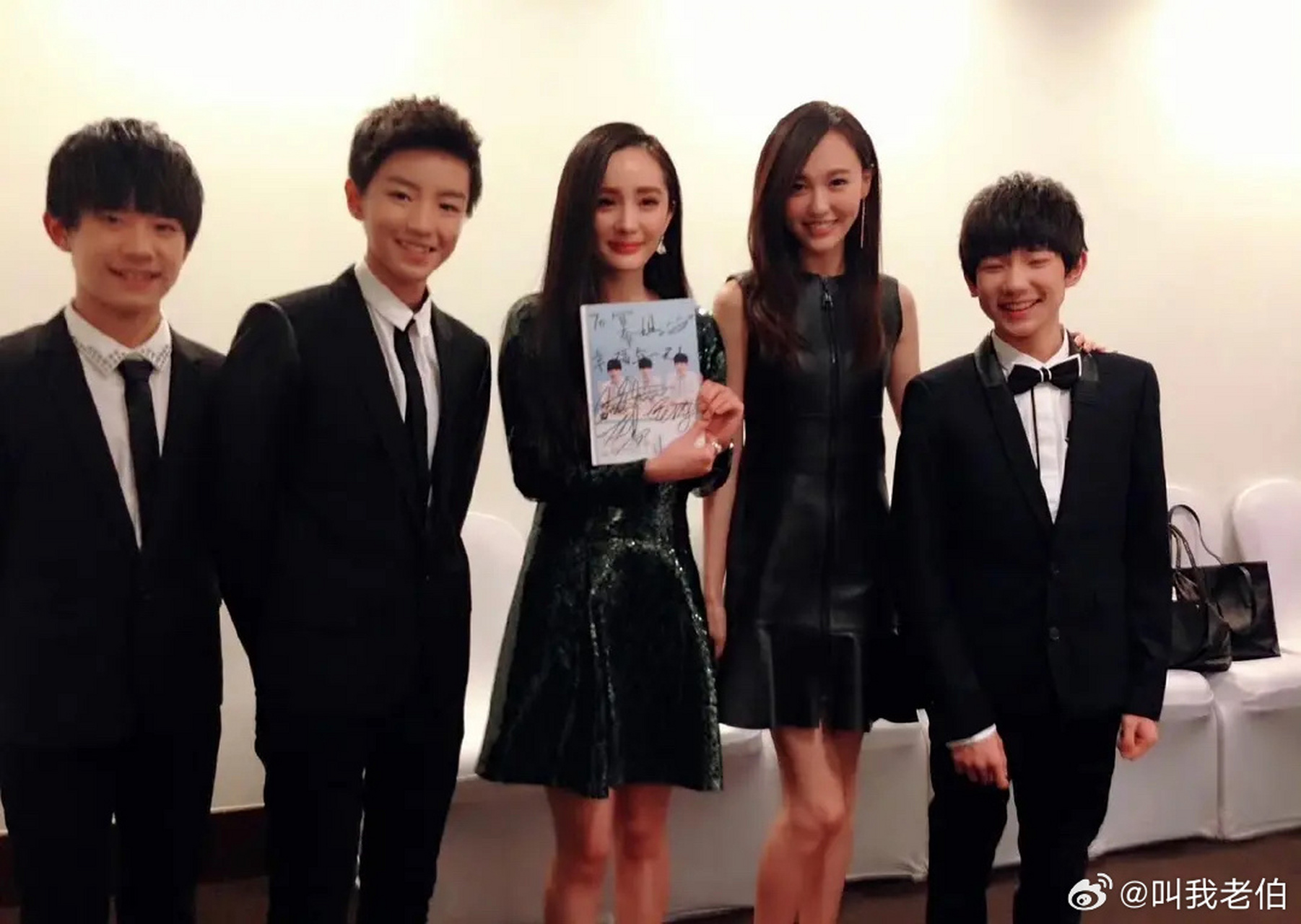 杨幂,唐嫣和tfboys早期合照,她们关系确实挺唏嘘,但也正常