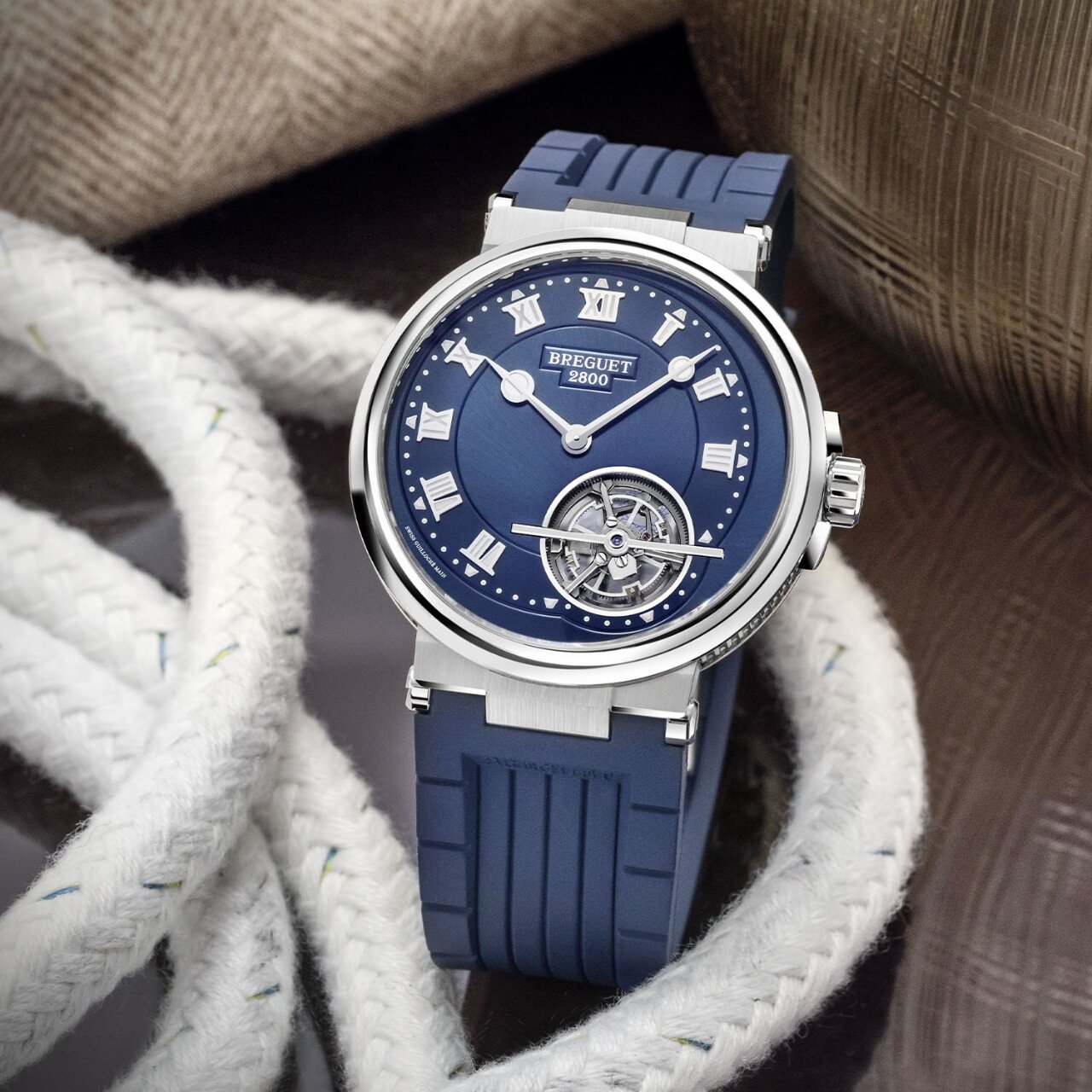 宝玑运动系列航海陀飞轮 5577腕表 虽然宝玑并不真正拥有真正的运动