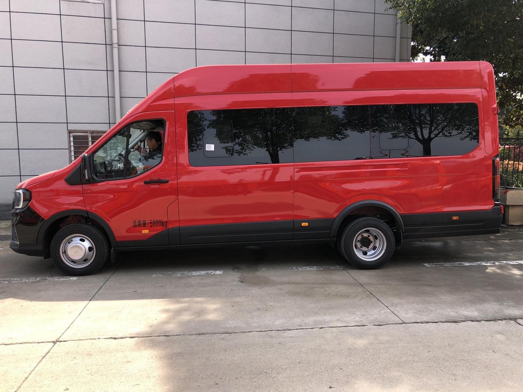 分享江铃福特全顺17座运兵车