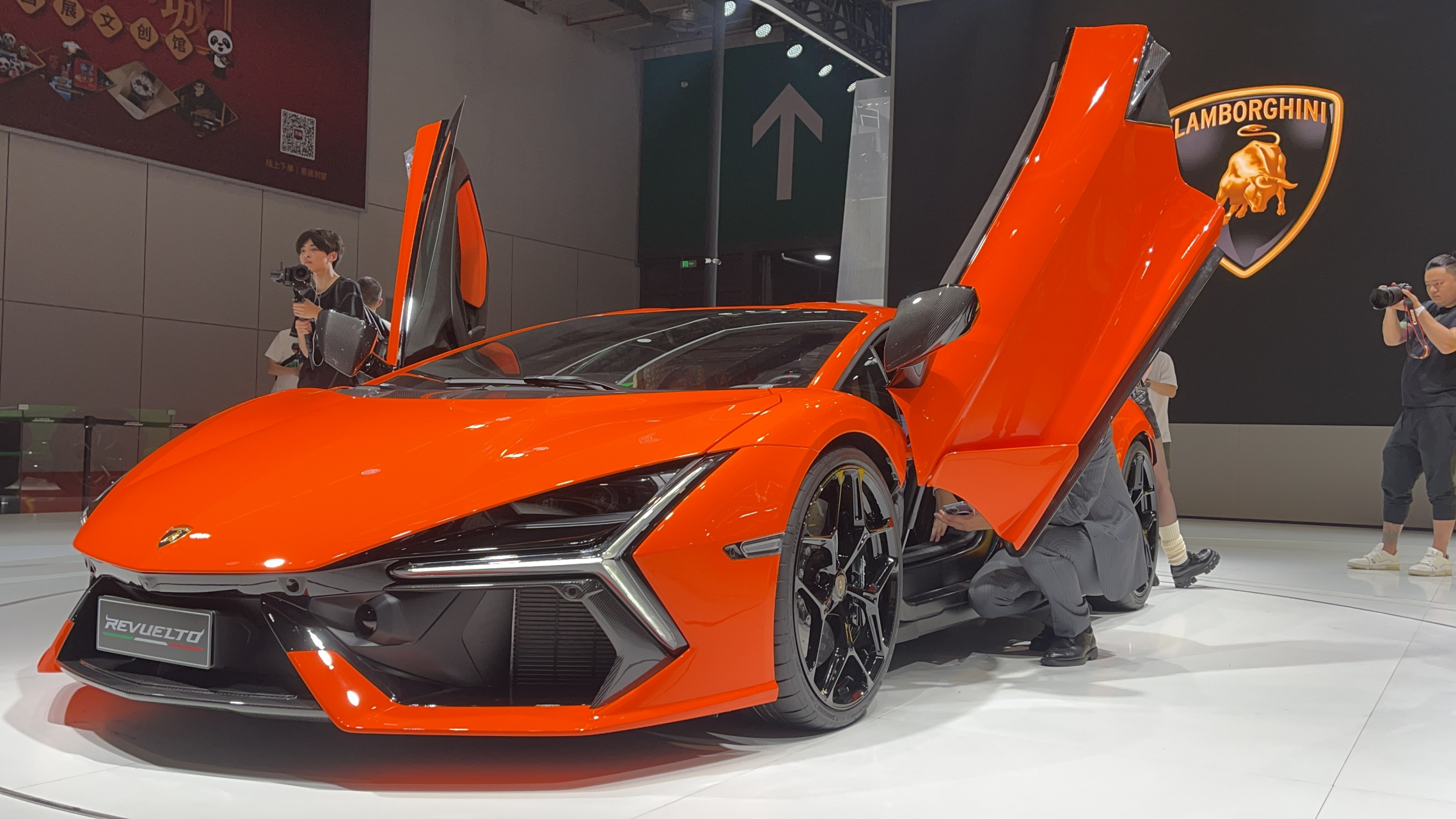 2023上海车展#终于看到 兰博基尼revuelto～新大牛迎来亚太首秀!