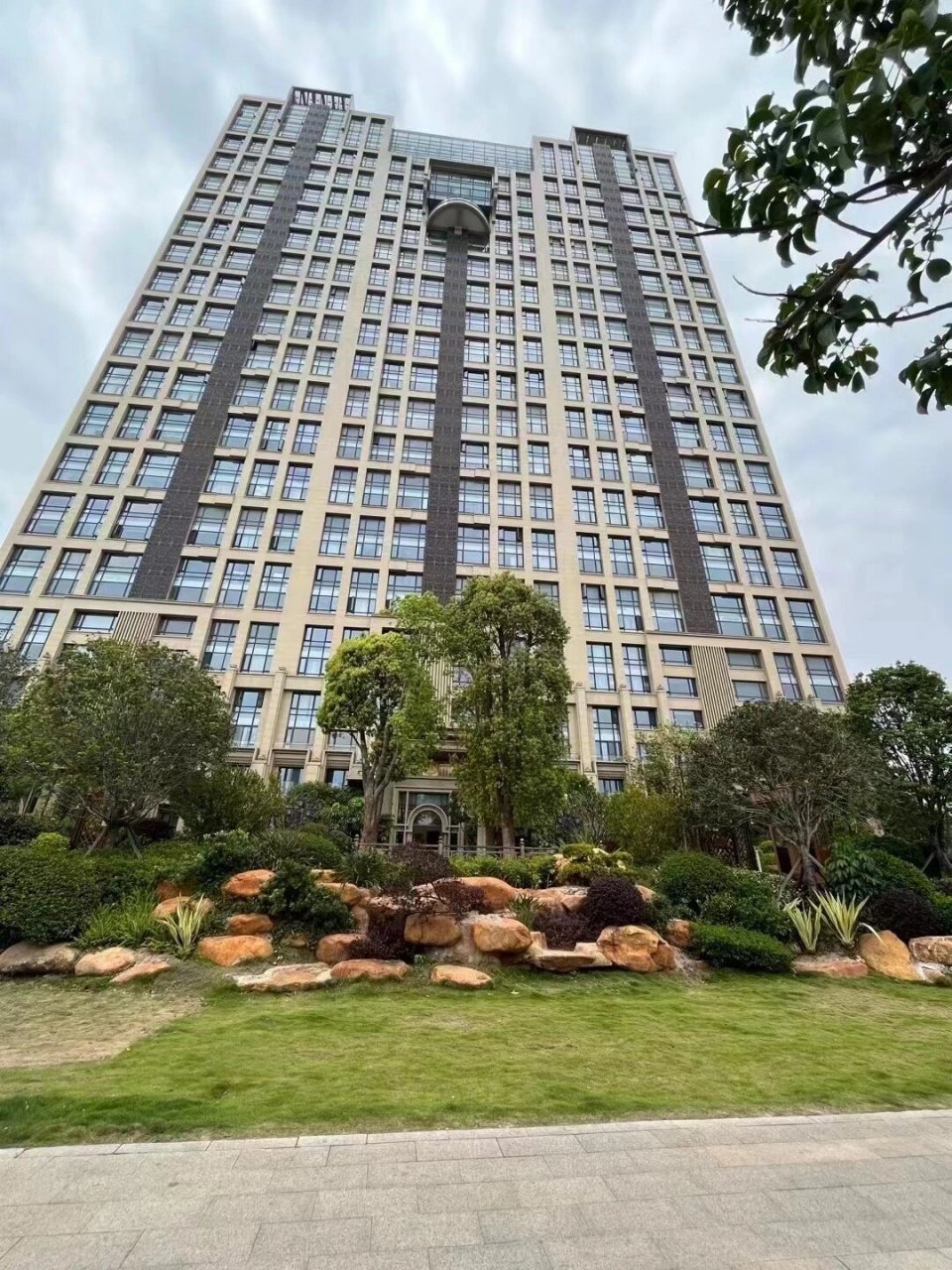 海滨路联泰~悦海湾~望海景 海滨路:联泰悦海湾(全海景) 高楼层  250