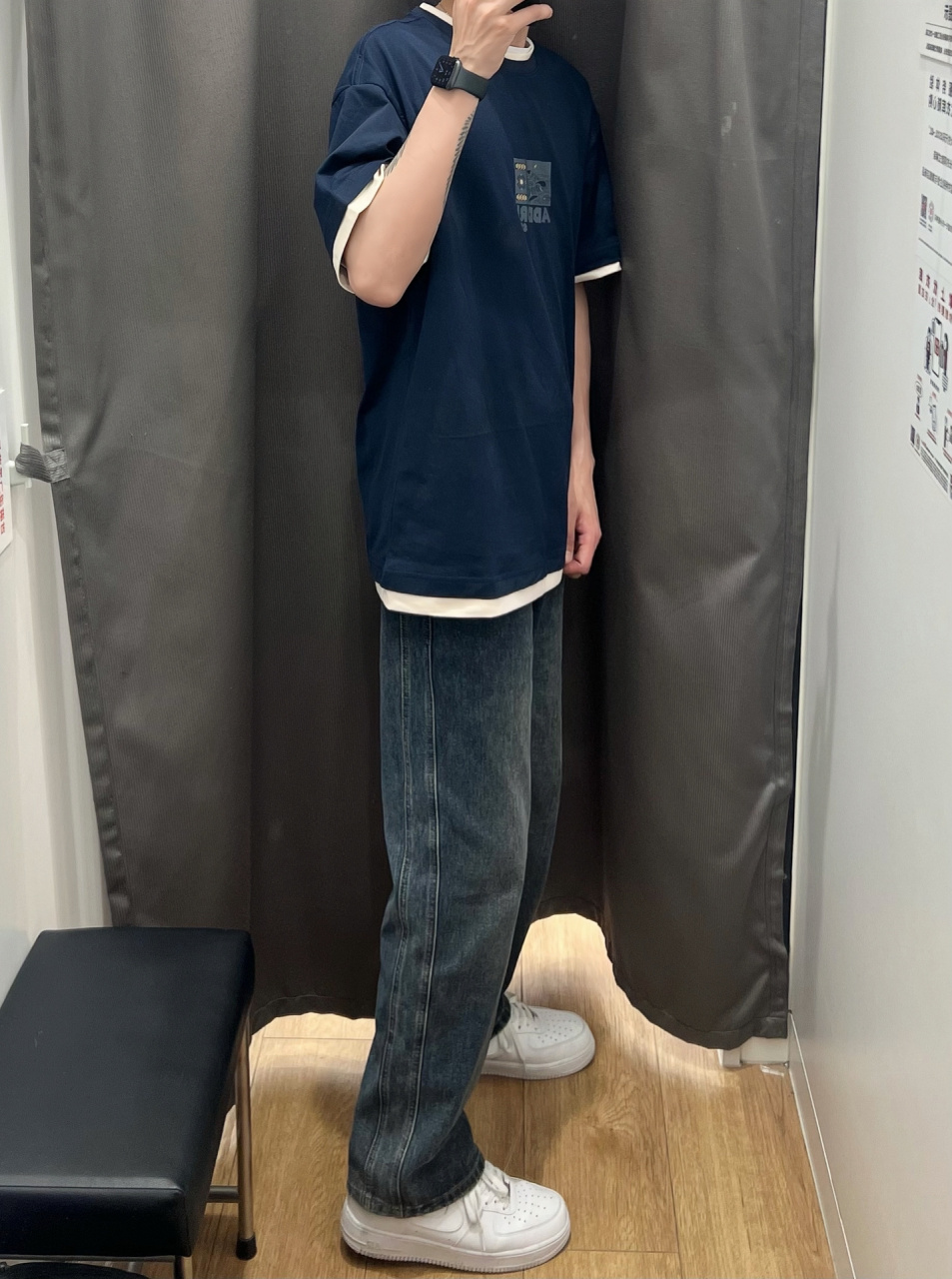 ootd |藏蓝色短袖搭配直筒牛仔裤yyds! 藏蓝色短袖真的好显白!