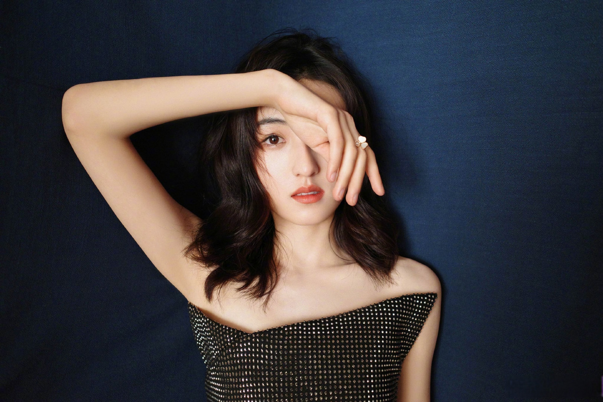 青年演员@张子枫 获邀随#电影志愿军雄兵出击# 剧组出席第13届#北京