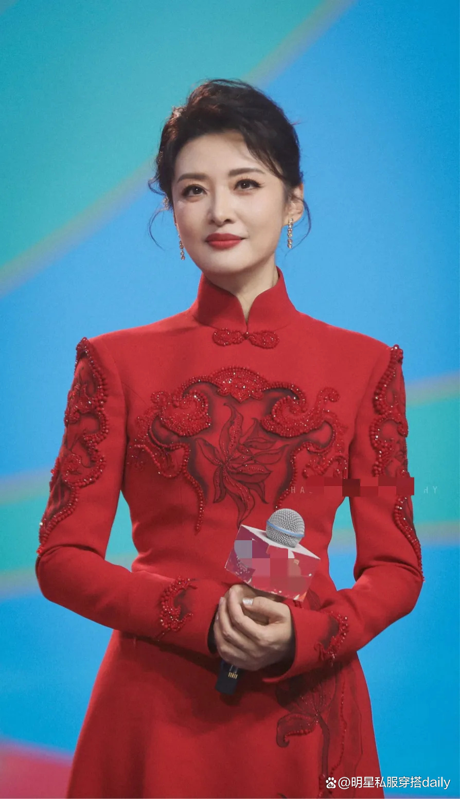 周涛真是越活越年轻啊!