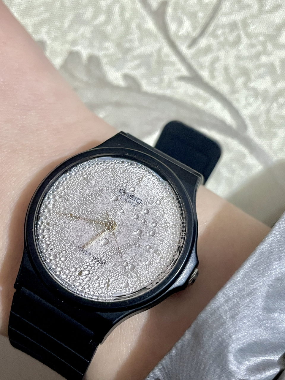 卡西欧进水了咋办! 手表防水,三根针正常工作 可里面全是雾水