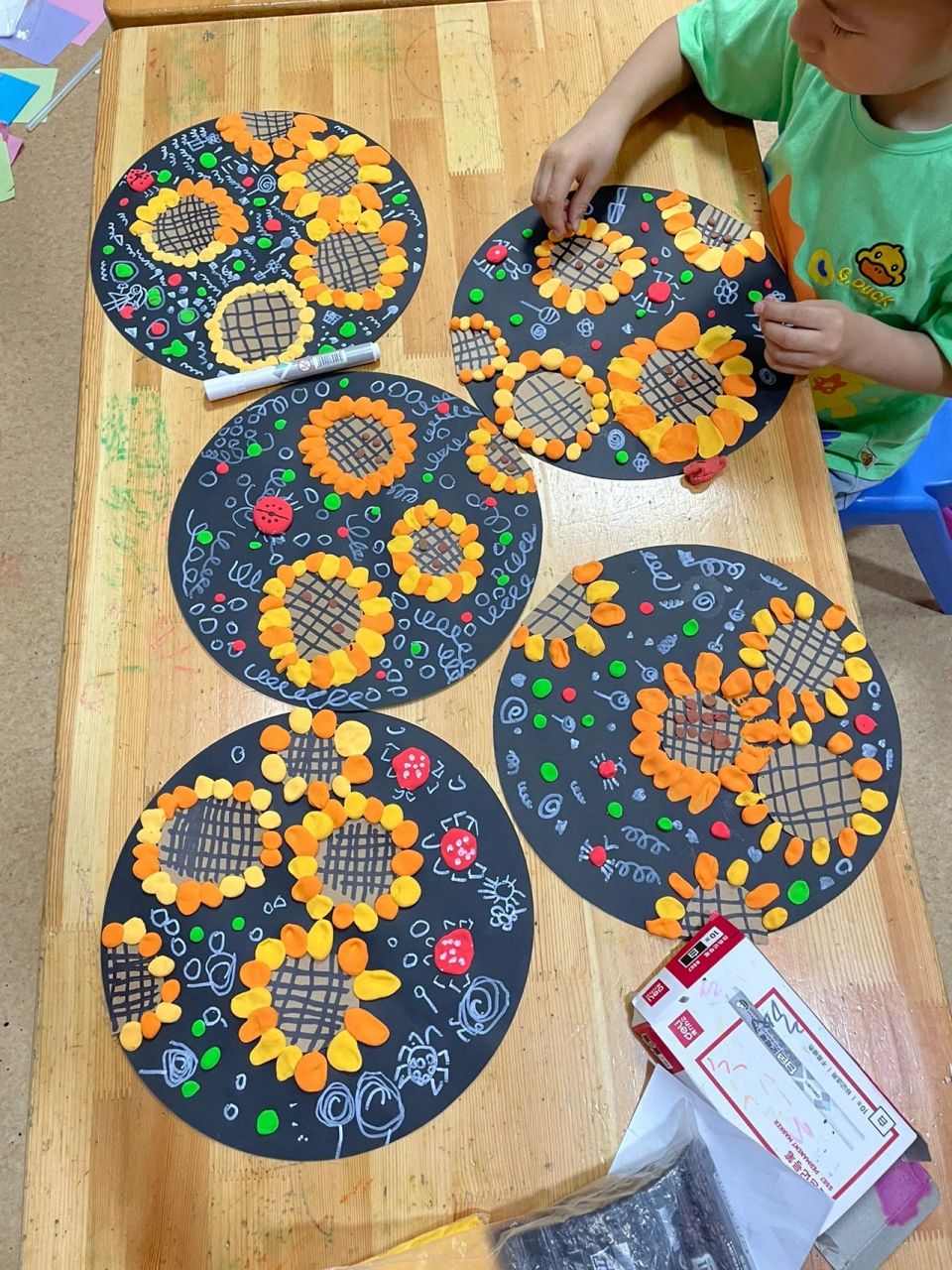 幼儿创意美术作品 好久不见