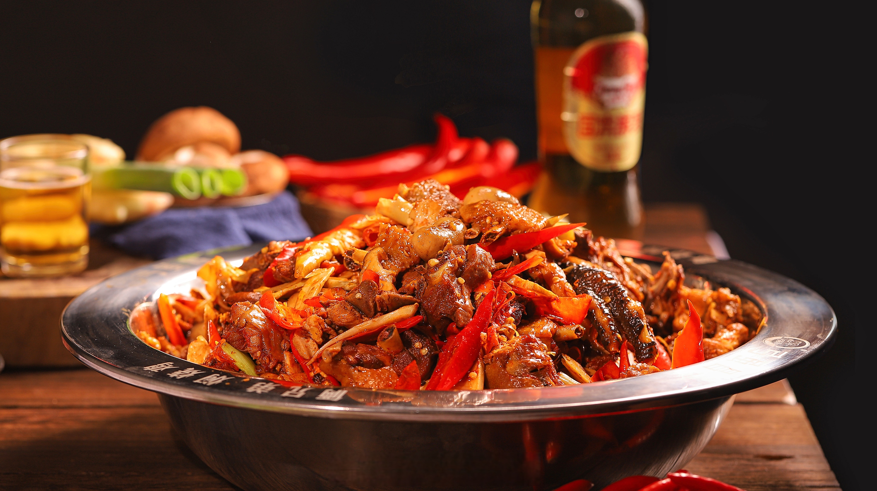 【两江新区#渝味360碗# 之「弓虽昌焖烧鸡」】烟火重庆城