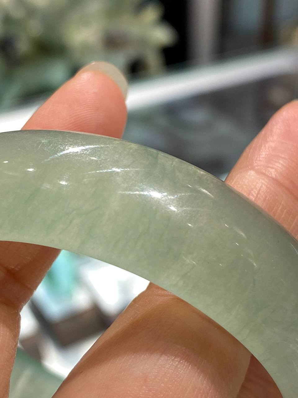 内部结构为丝瓜瓤状结构,翡翠为纤维交织结构