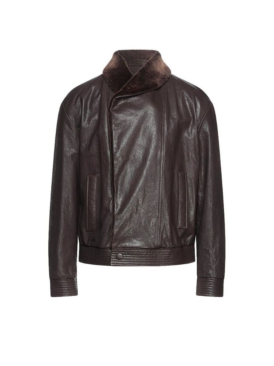 乔治阿玛尼是意大利的一个顶级奢侈品品牌,设计风格优雅精致,但是很