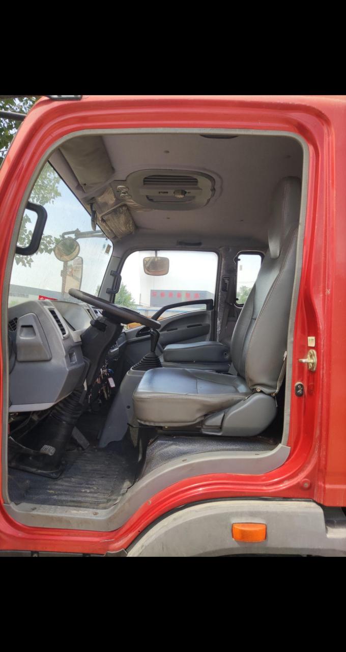 精品二手车 16年3月国四重汽豪沃带卧铺4米高栏 130马力,6档,825轮胎