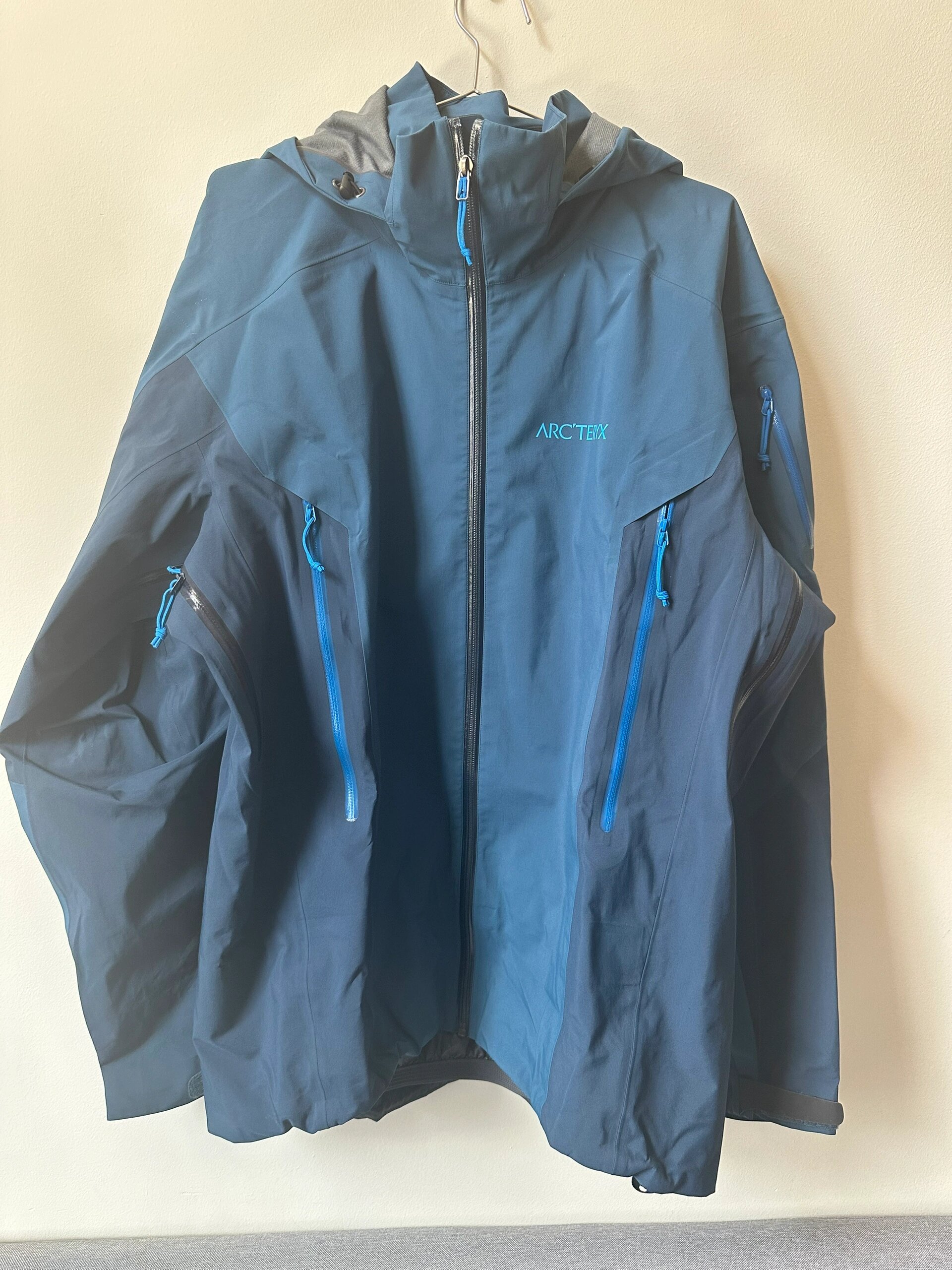 始祖鸟响尾蛇冲锋衣 arcteryx stingray