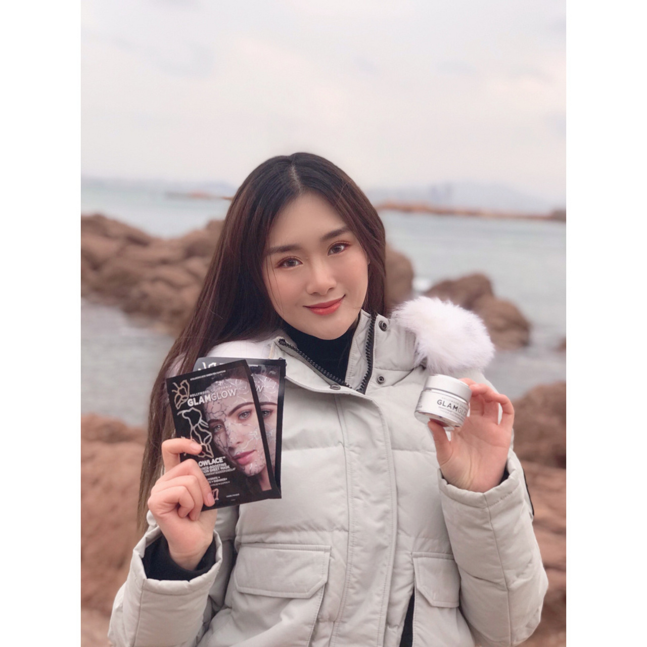 glamglow格莱魅蕾丝面膜纸是比较薄的,贴上之后可以感觉肤感温润,水