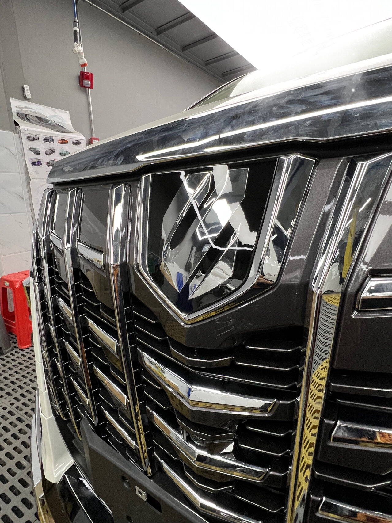 埃尔法前脸标志