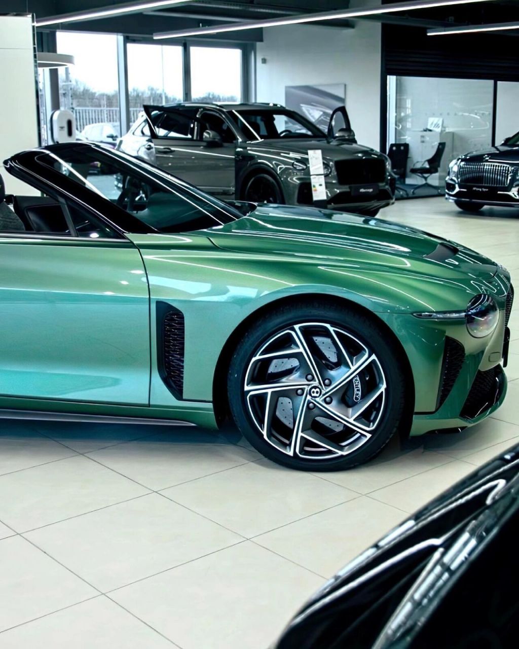 宾利bentley bacalar 超好看的颜色你喜欢吗 动力方面,搭载性能进一步