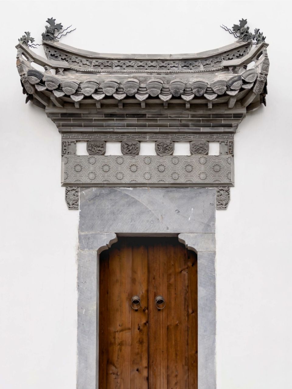 【徽派古建筑详解——门楼】 门楼是徽州建筑入口处的标志,作为身份