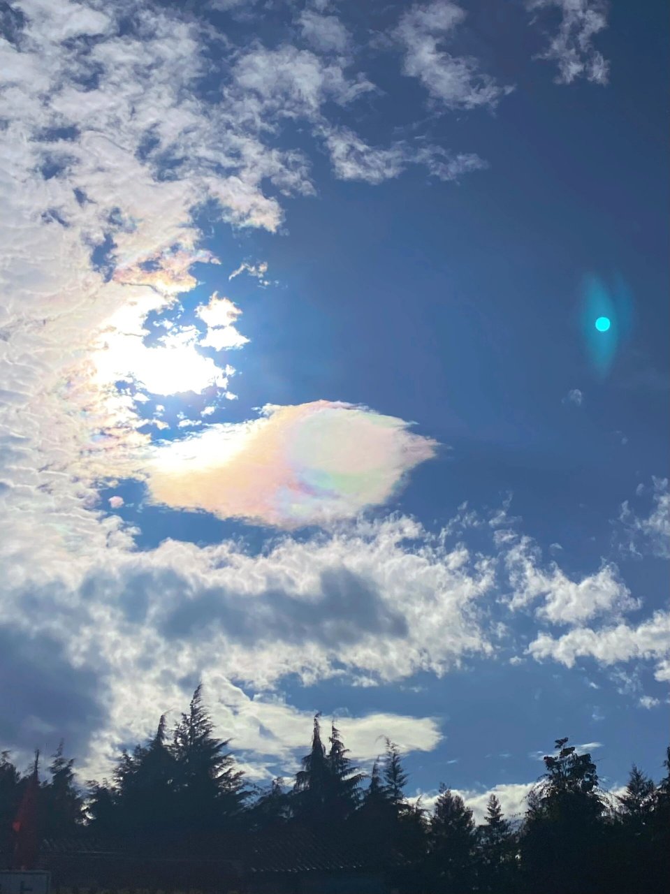 丽江99七彩祥云——愿好运78 来丽江的路上,抬头就看到了七彩祥云