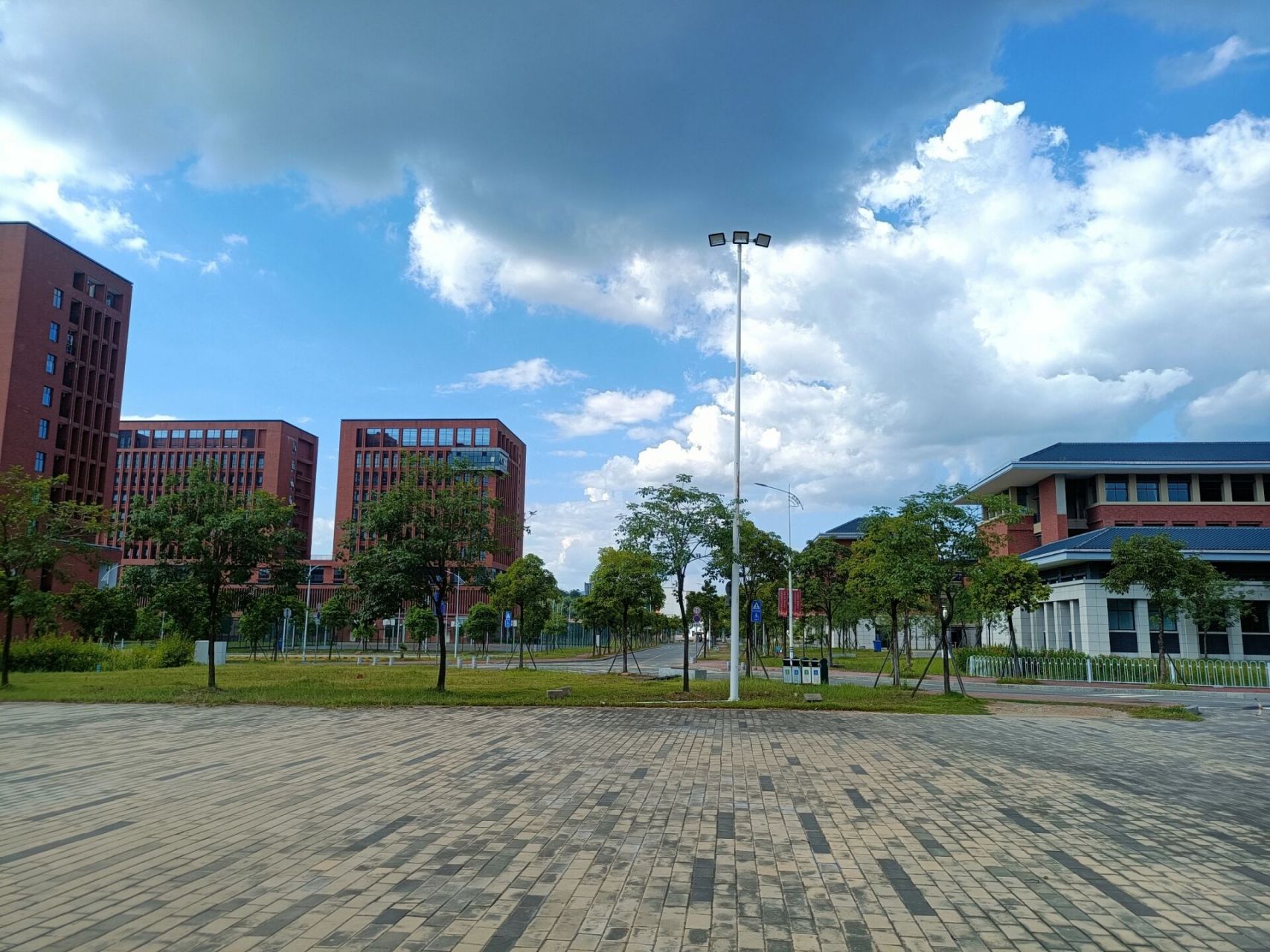 广东药科大学云浮校区实拍 广东药科大学云浮校区实拍