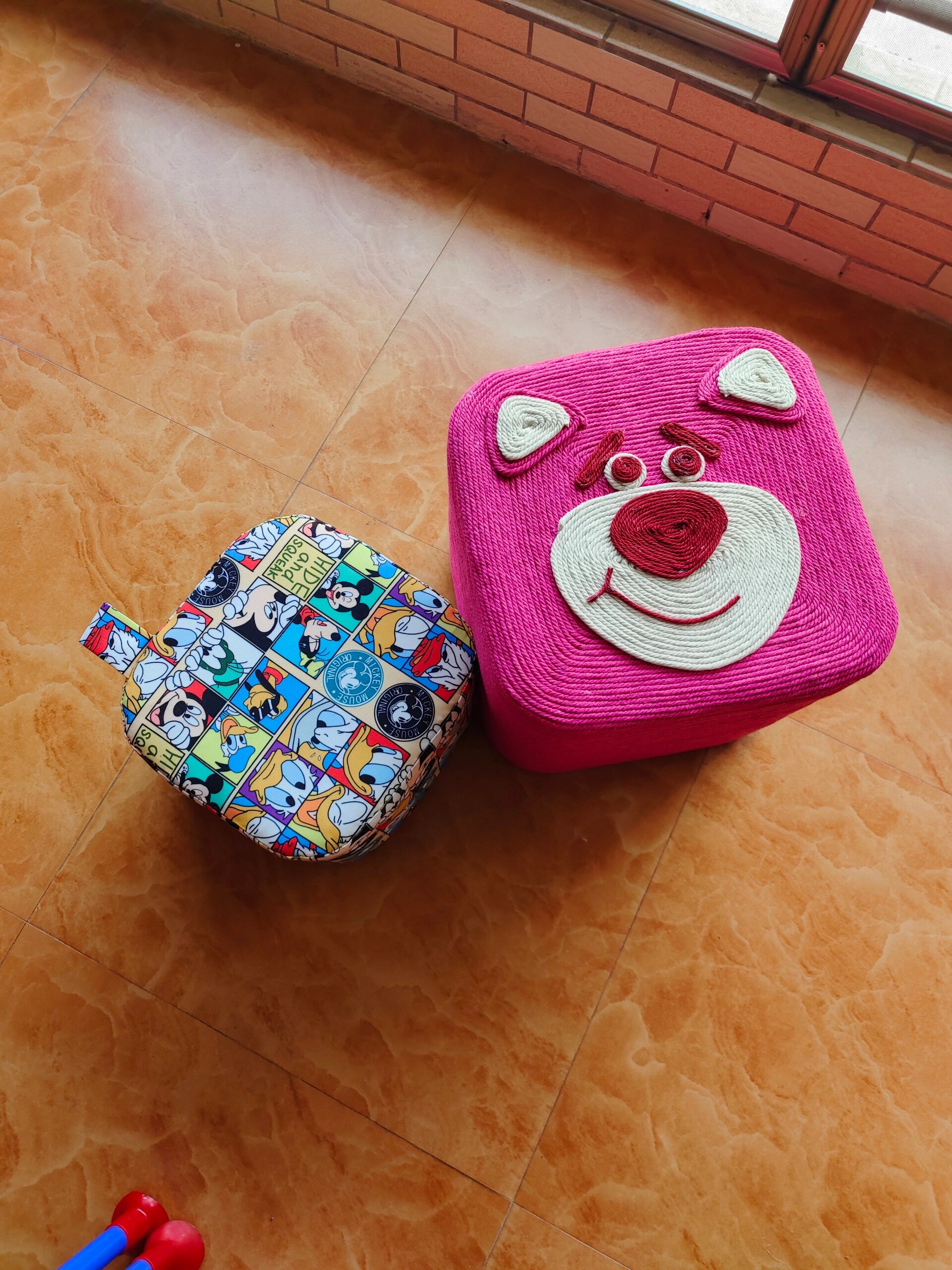 奶粉罐改造草莓熊凳子