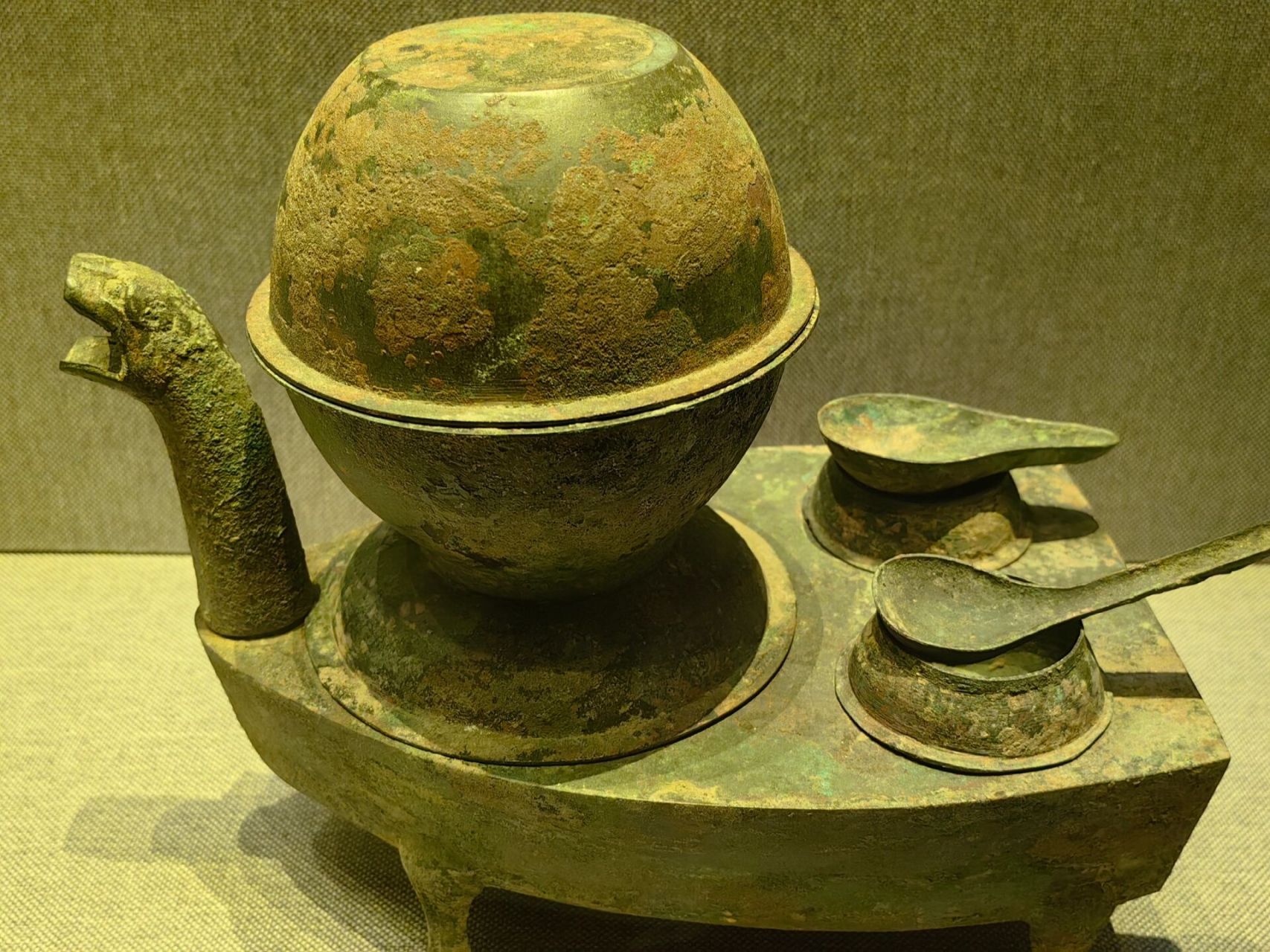 晋中市博物馆 山西省辖地级市,位于山西省中部,东依太行山,西临汾河