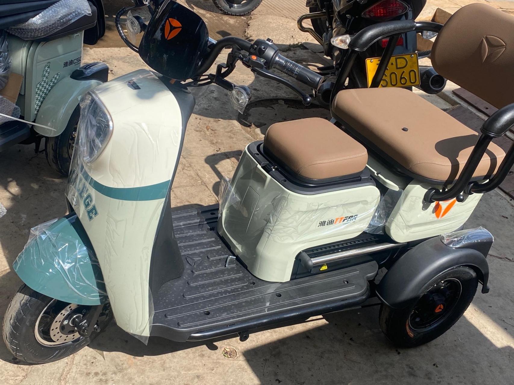 雅迪冠能k6电动三轮车.