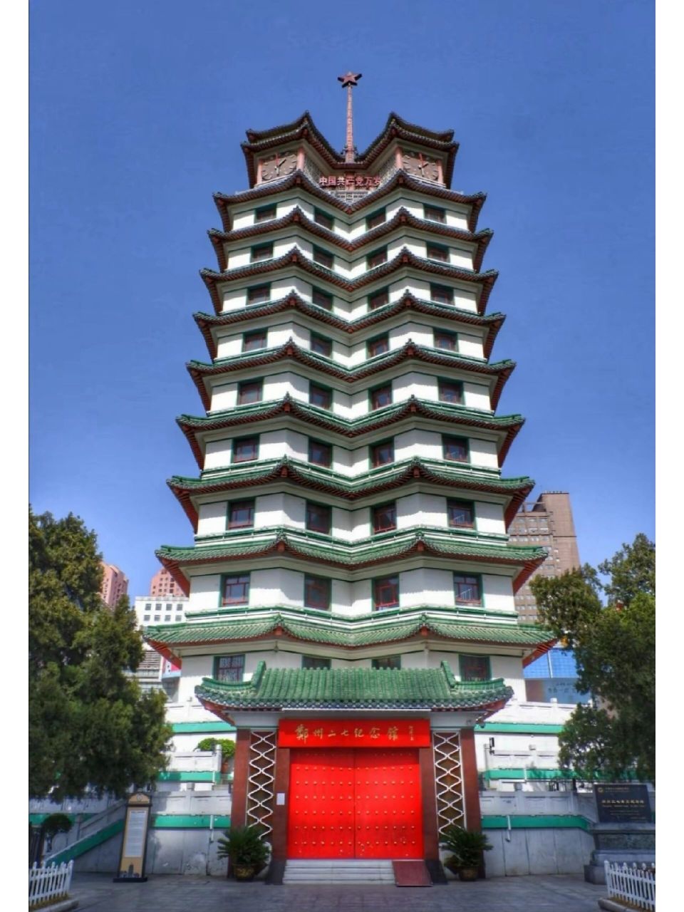 《二七纪念塔》一日游 不花一分钱的旅游景点——二七纪念塔 hi!