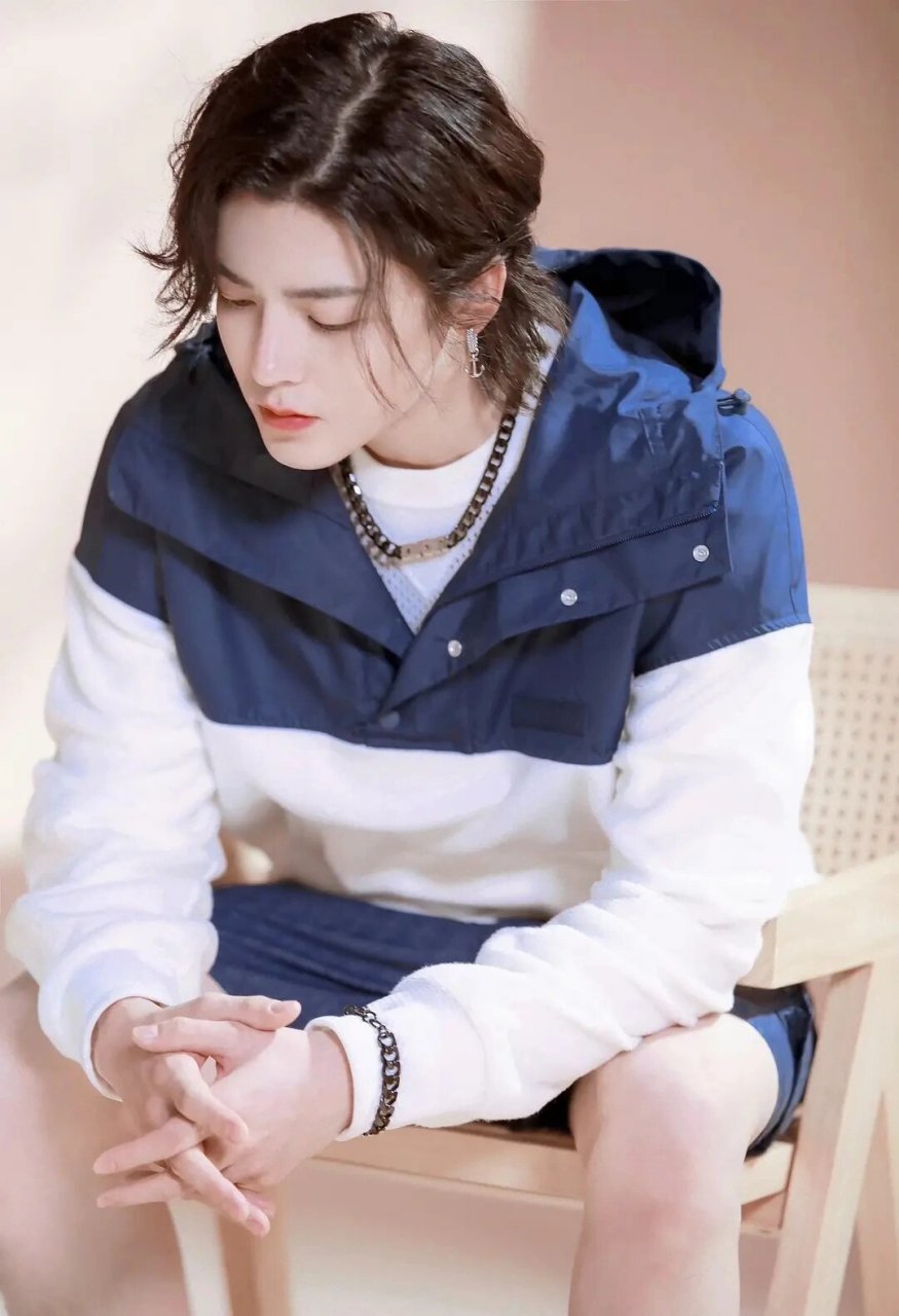 靠颜值起万楼09侯明昊壁纸18张09长发港风篇 09这是我出的小侯