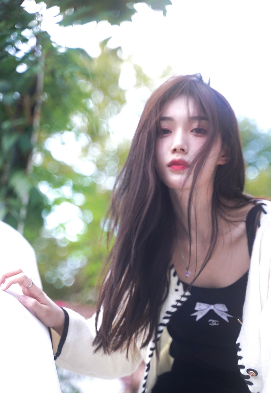 惟baby- 出生于1998年8月19日,狮子座小姐姐