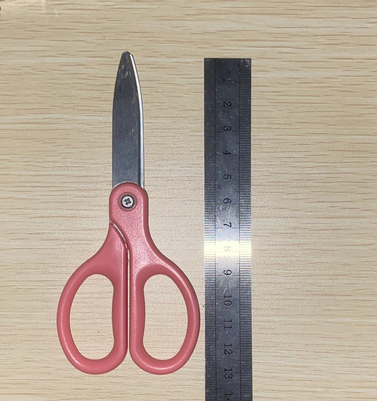 收拾行李 突然担心剪刀不能上高铁 搜了一下,刀刃不超过6cm就可以