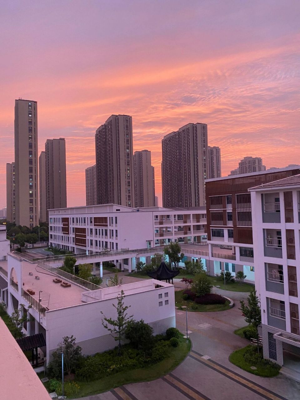 准高一的新学校,苏州十中 4～7是本部,1～3是新校区真的好好看啊qwq