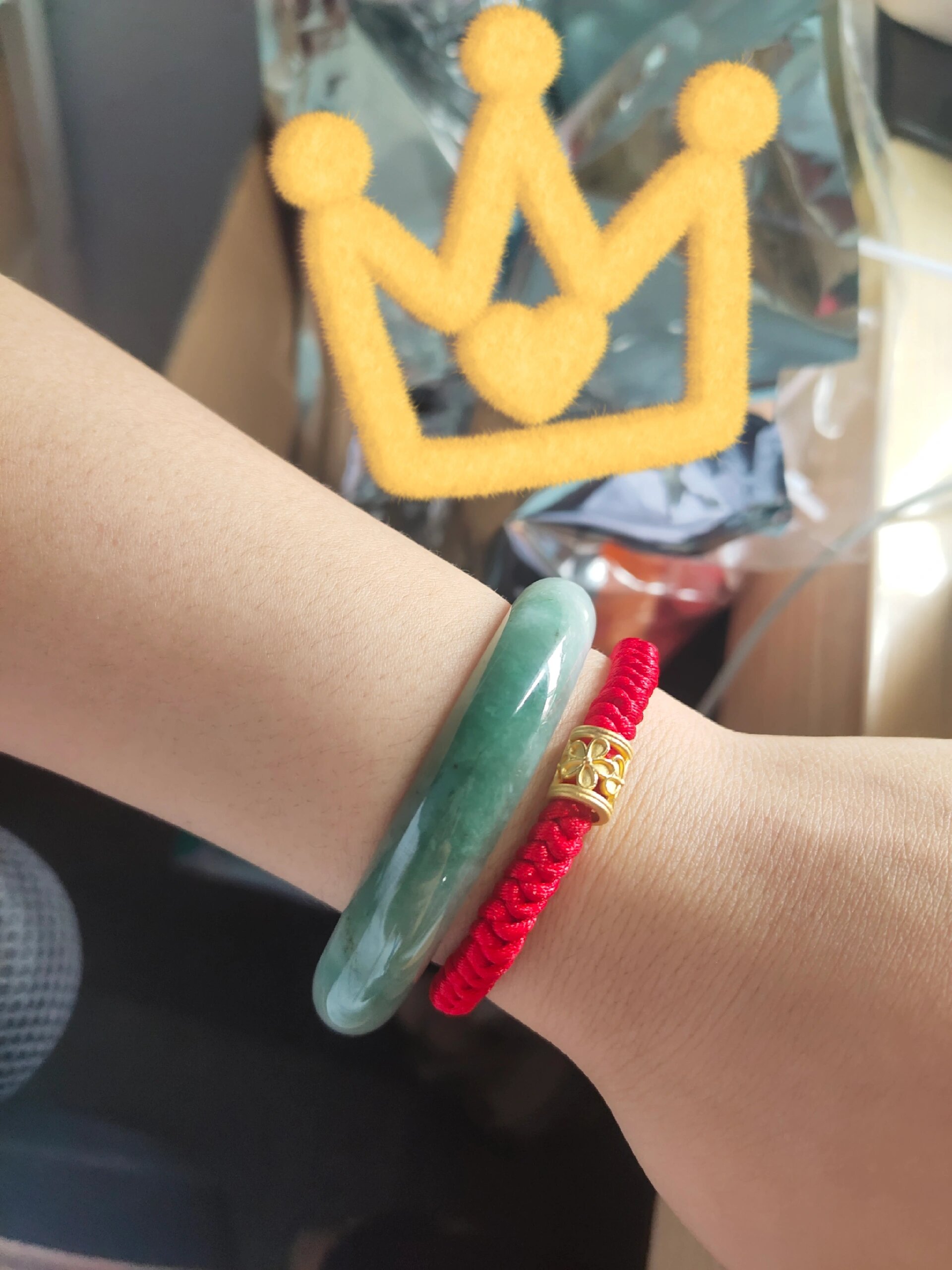 玉镯红绳小黄金叠戴太好看了  姐妹们,玉镯红绳叠戴真的太好看了,之前