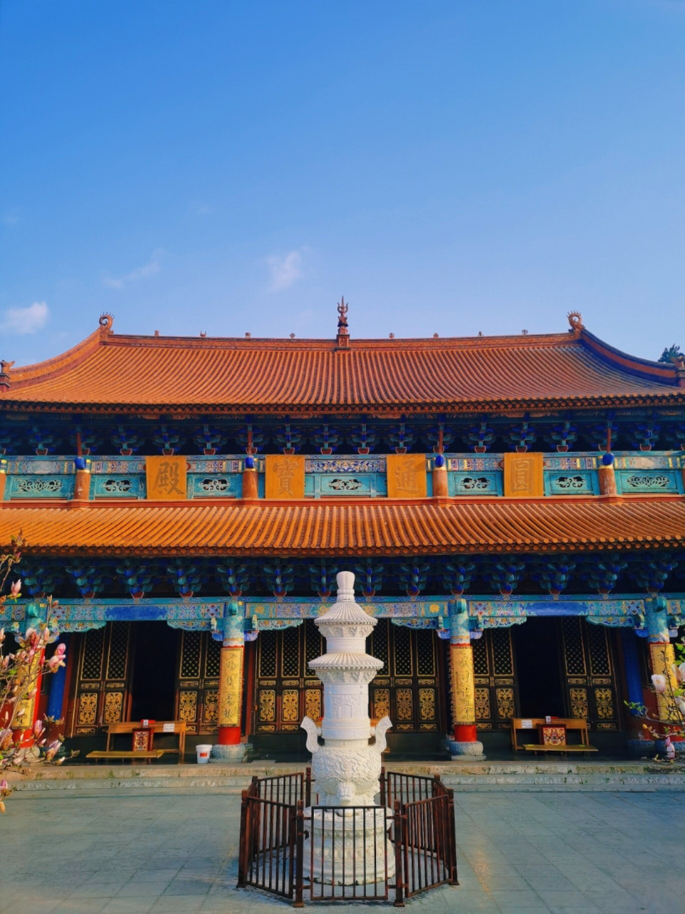 圆通寺,位于昆明市区内的圆通街,是昆明最古老的佛教寺院之一,已有