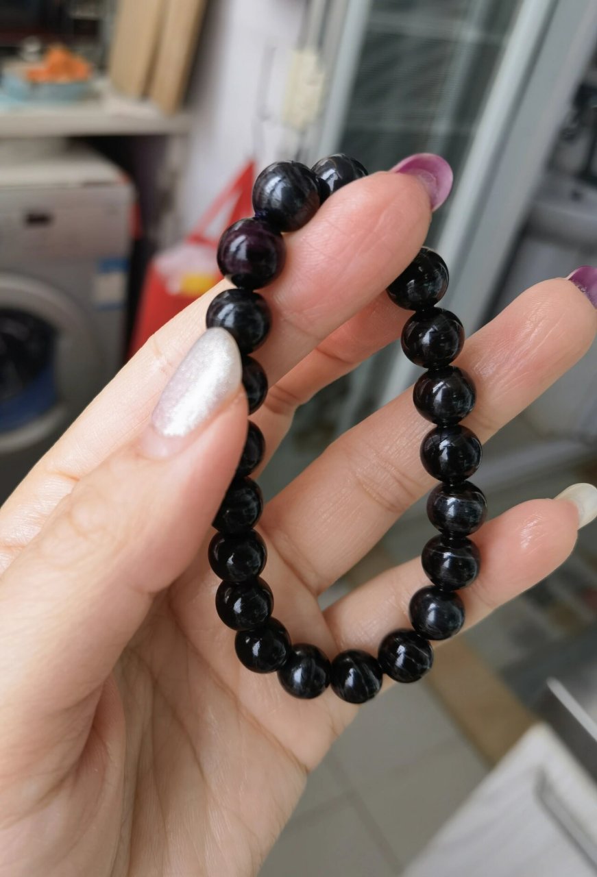 养成系铁皮舒俱来手串 规格8mm,已经有一颗出了底色,注重功效型的非常