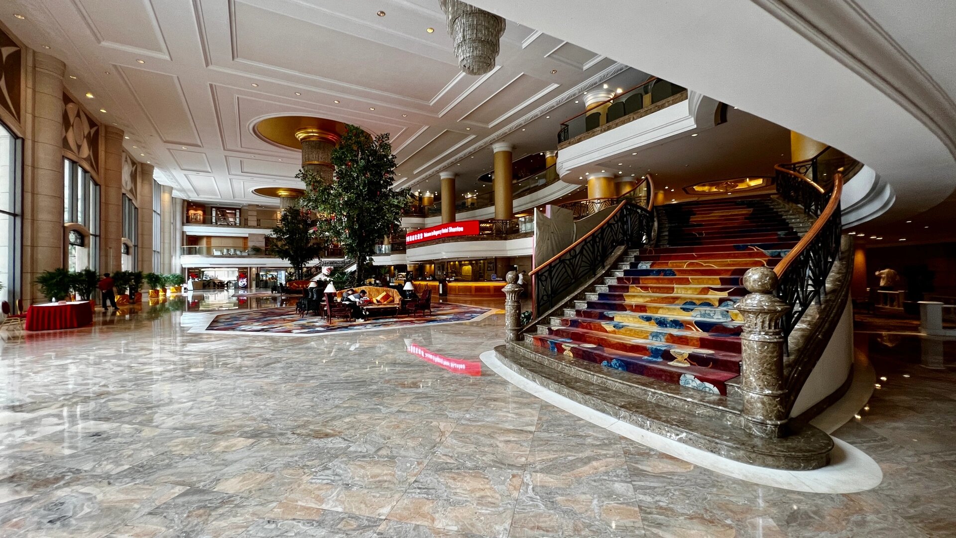 第一代的豪华五星级酒店-汕头帝豪酒店