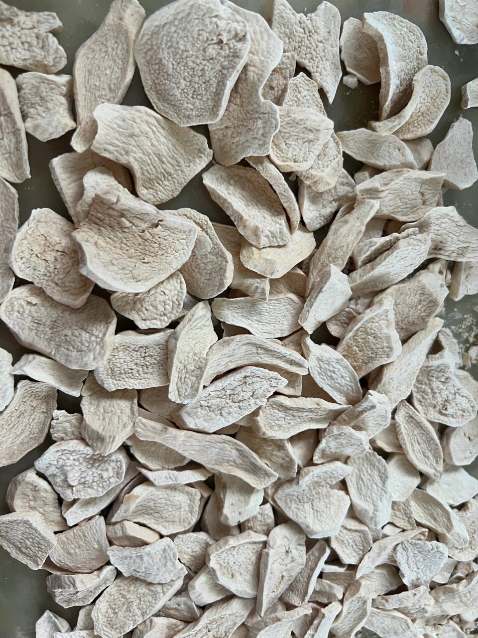 放置2年的淮山药片,还能吃吗 淮山药片放了两年了,有点黄,但是很干,没