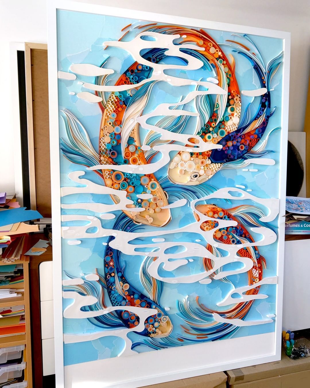 衍纸艺术家yulia最新的作品《五条锦鲤》