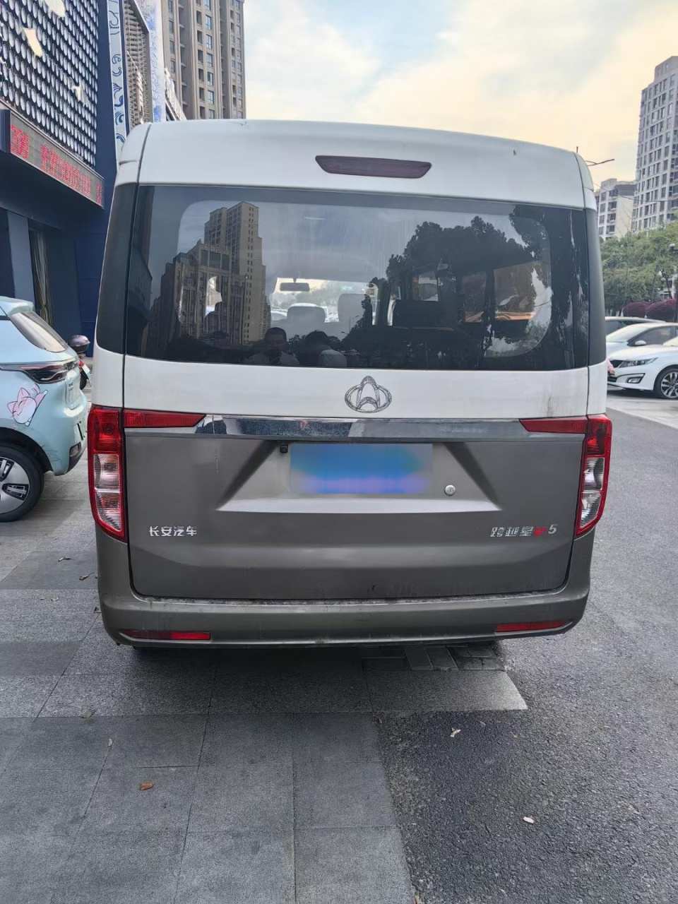 长安面包车5座v3图片