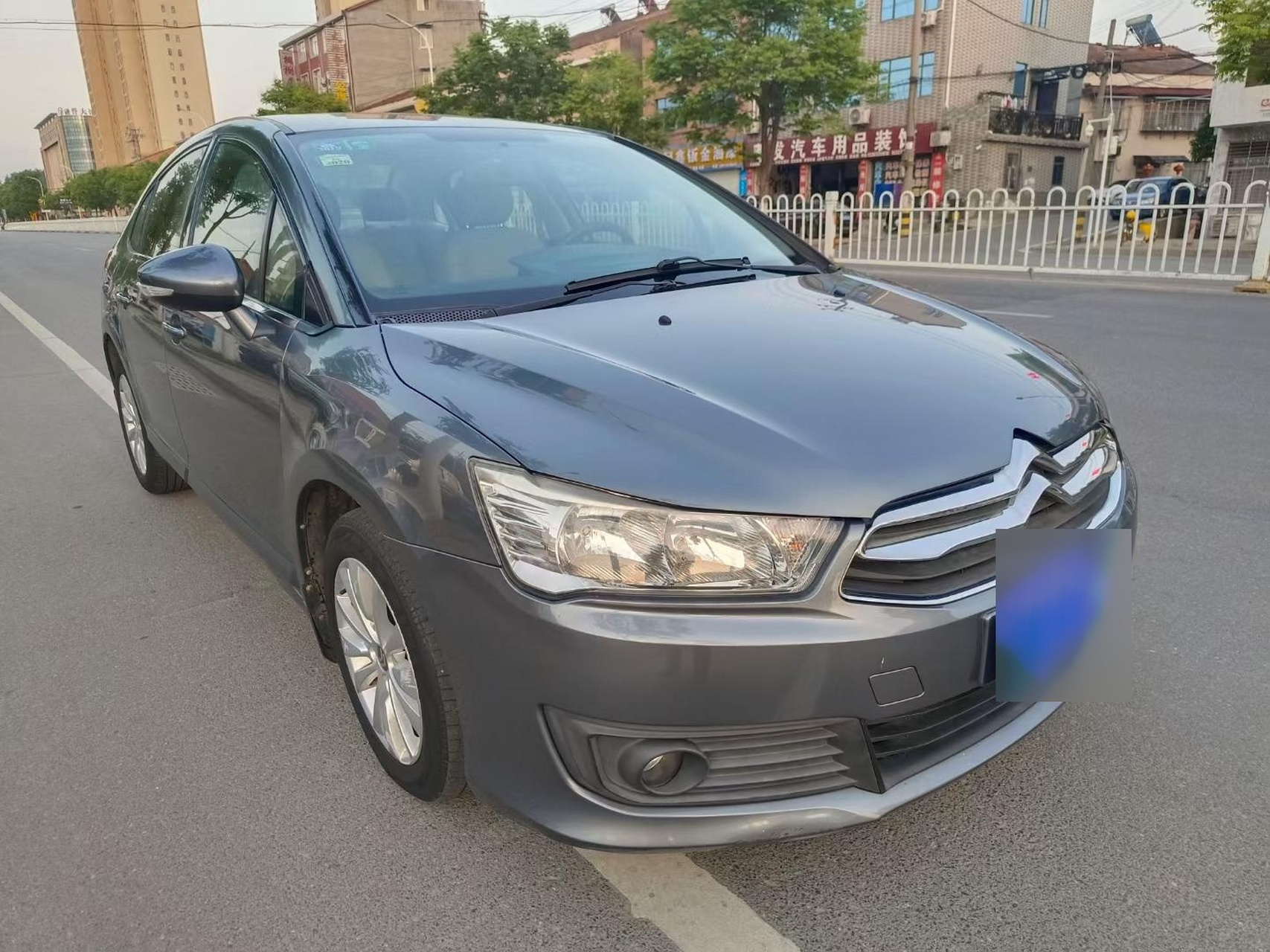 新到13年上牌雪铁龙世嘉,1.