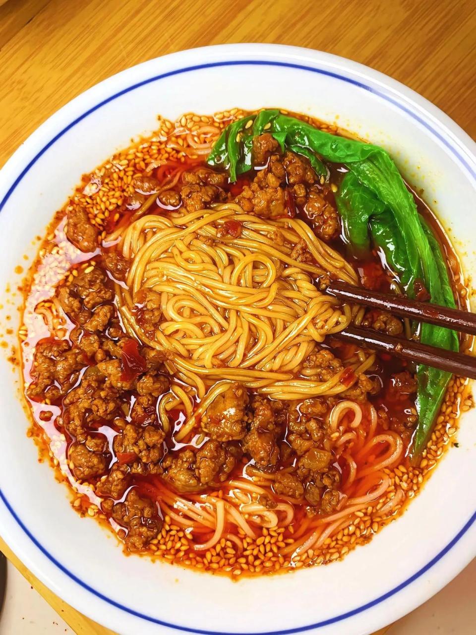 5分钟就能搞定的麻辣肉酱小面!不输店里的!