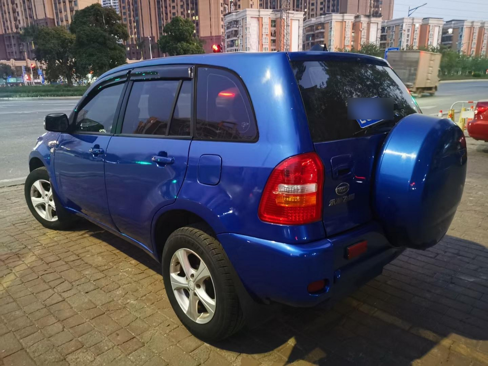 6排量手摸:10年11月永源飞碟a380,机头波箱靓:14万多公里  空调冻 到