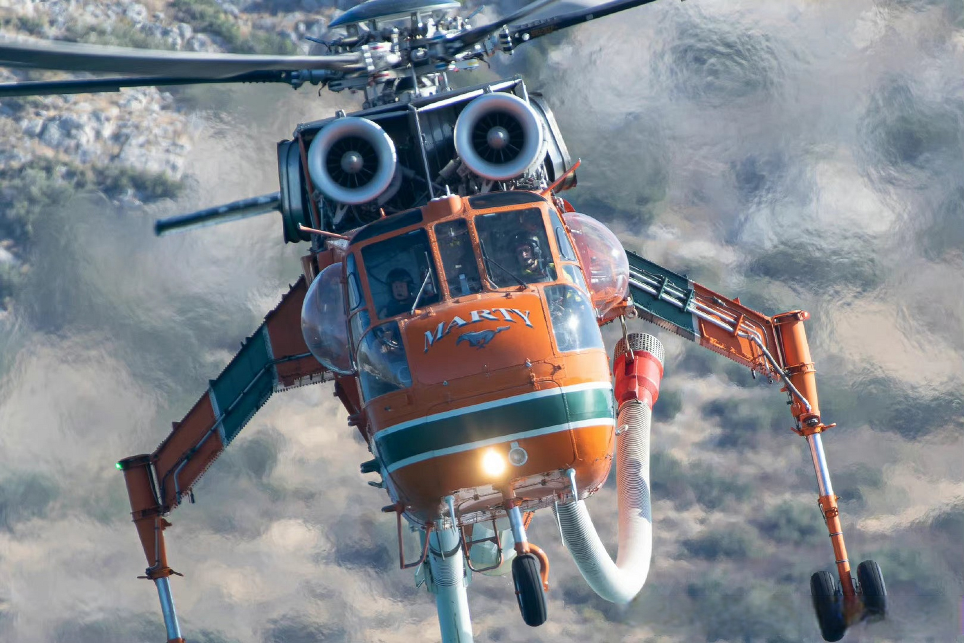 ch-54塔赫灭火直升机